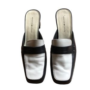 Bandolino Navy & White Pump